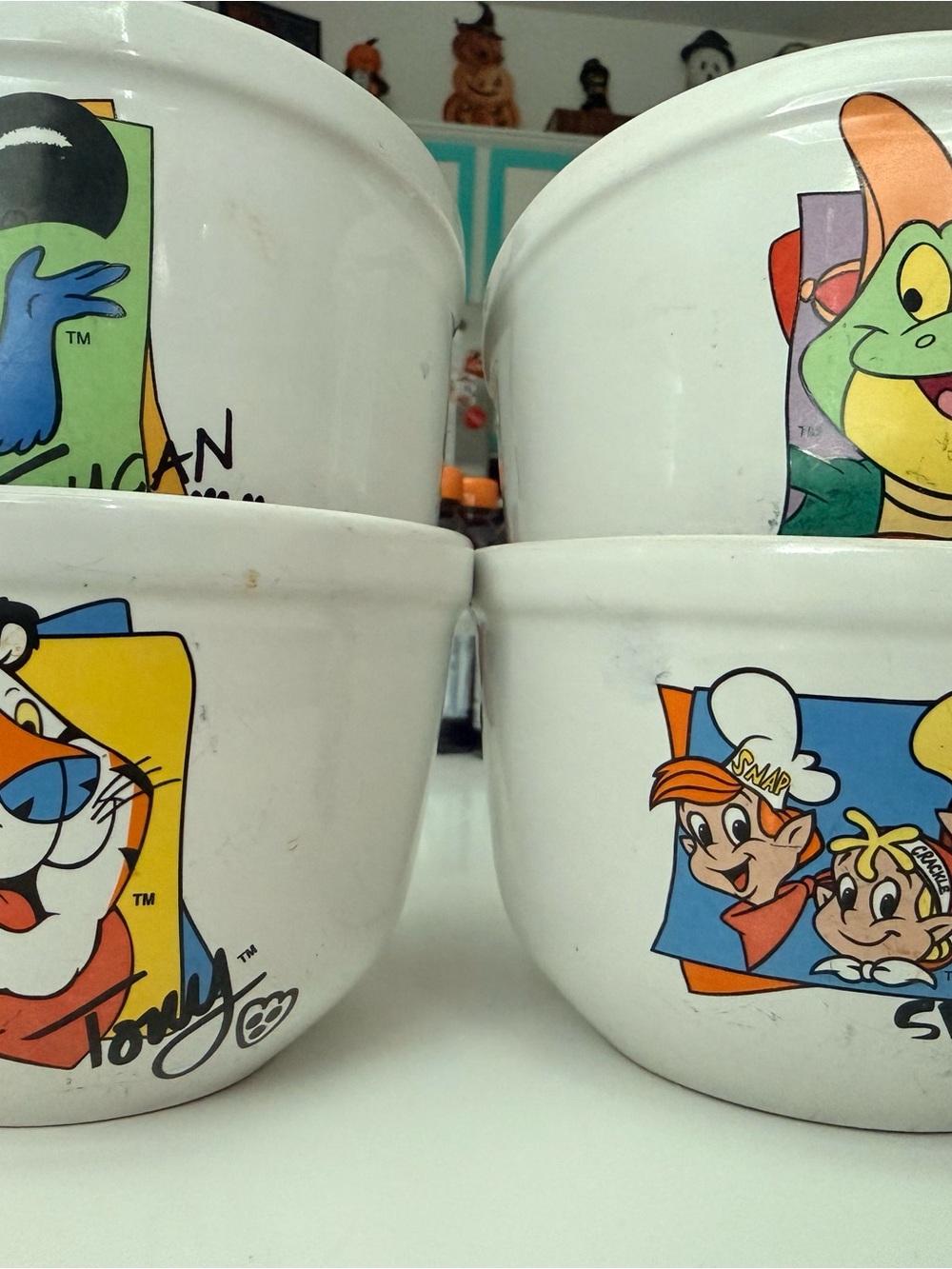 Vintage 2001 Kelloggs cereal bowls Toucan Sam, Dig em frog, Tony tiger set of 4